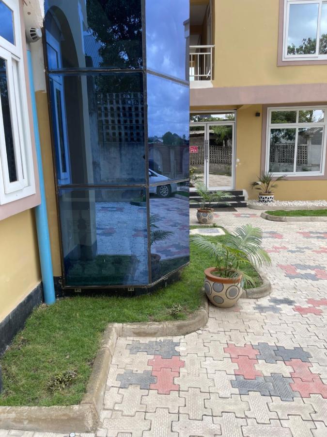 Moments Park Motel Dar es Salaam Exterior photo